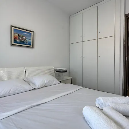 Emerald Seaside In Apartment *