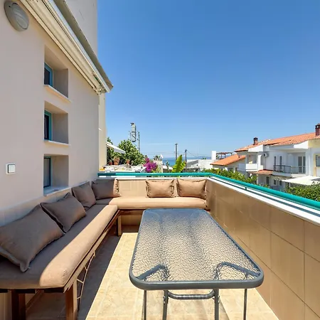 Emerald Seaside In Apartment